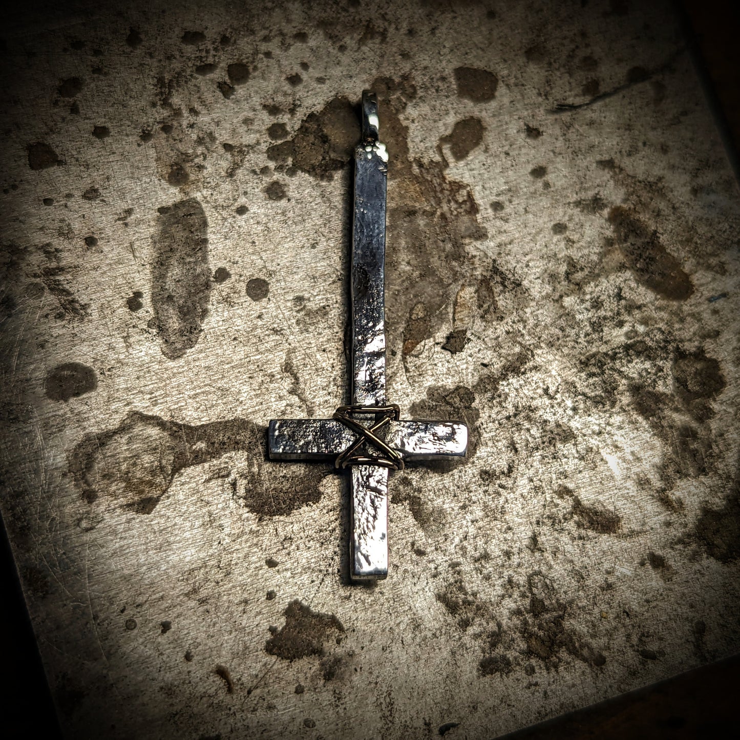 Silver and 9k gold Sinner necklace